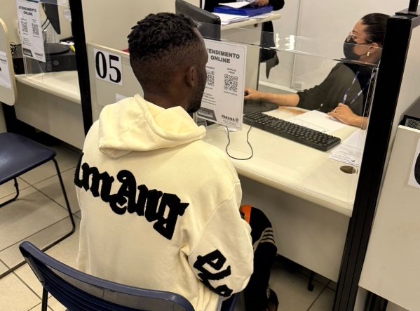 atendimento no guichê do Mutirão da Empregabilidade Negra