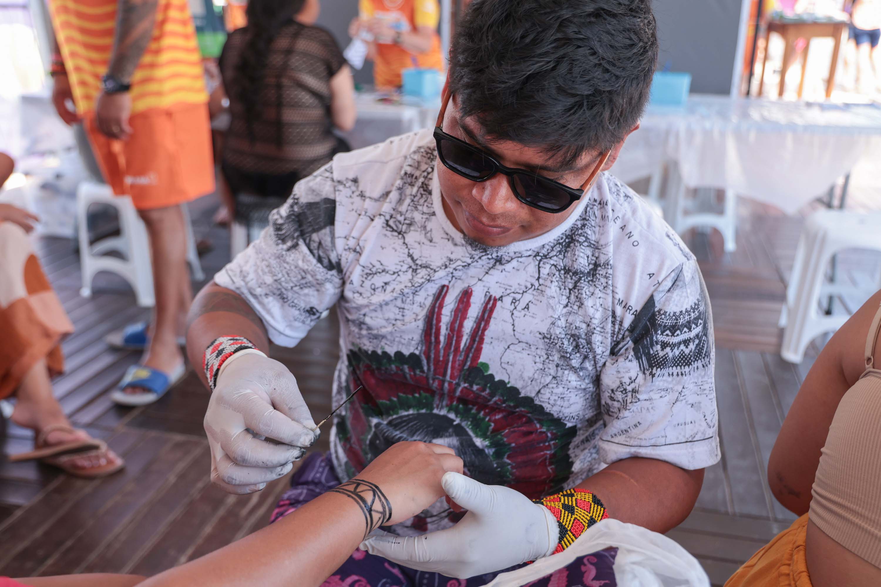 Verão Maior Paraná: oficina de pinturas corporais valoriza cultura indígena no Litoral