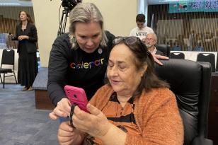 Celepar promove mais um curso de smartphone para idosos na quarta-feira, em Curitiba