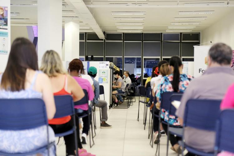 Agência do Trabalhador de Curitiba realiza Mutirão de Empregos para Mulheres com 700 vagas