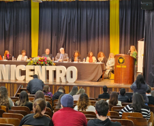 CONTRA O FEMINICÍDIO – A Secretaria de Estado da Mulher, Igualdade Racial e Pessoa Idosa (Semipi) lançou recentemente a Campanha Paraná Unido no Combate ao Feminicídio, que é mais uma ação de conscientização contra esse crime. Uma das iniciativas da pasta é a caravana que está percorrendo o Paraná com participação em eventos e a promoção de debates sobre o tema. Nesta semana ela esteve em Guarapuava.  Para a secretária Leandre Dal Ponte, o trabalho desenvolvido pelo Estado e as universidades, por meio dos n
