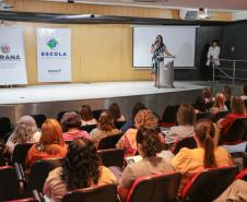 Servidoras do Governo do Paraná participam de palestra sobre liderança e comunicação assertiva