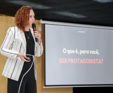 Servidoras do Governo do Paraná participam de palestra sobre liderança e comunicação assertiva