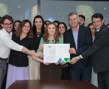 Governo do Paraná firma cooperação com Museu do Holocausto para programa de visitas a servidores públicos