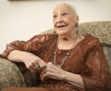 Pessoa idosa sorrindo