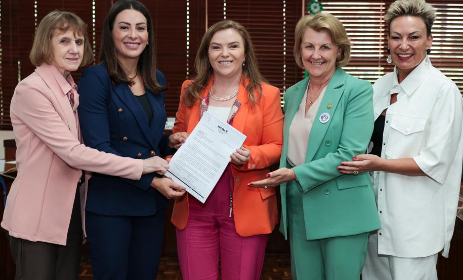 Na Alep, Semipi entrega nota técnica sobre Projeto da Consolidação das Leis dos Direitos das Mulheres