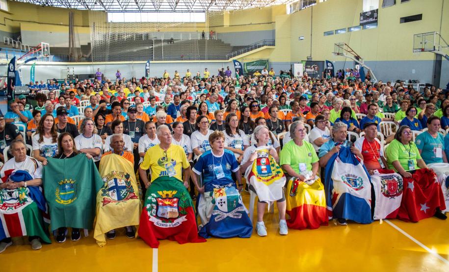 Com muita animação, Jogos da Integração do Idoso reúnem mais de 800 atletas em Maringá