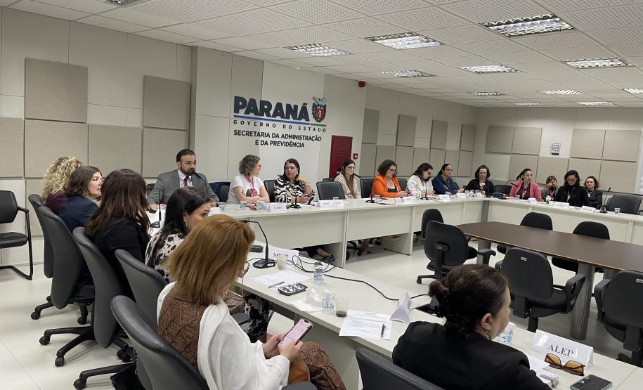 Governo do Paraná reforça articulação entre instituições no combate à violência contra as mulheres
