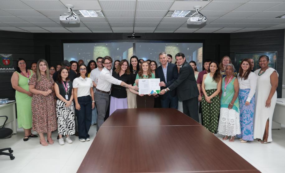 Governo do Paraná firma cooperação com Museu do Holocausto para programa de visitas a servidores públicos