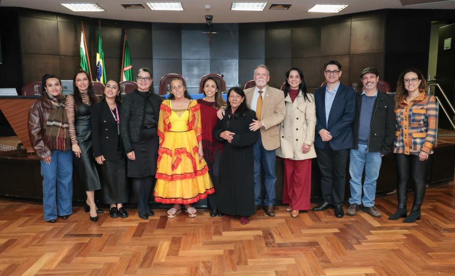 Paraná reforça políticas de inclusão e debate direitos dos povos ciganos em evento estadual