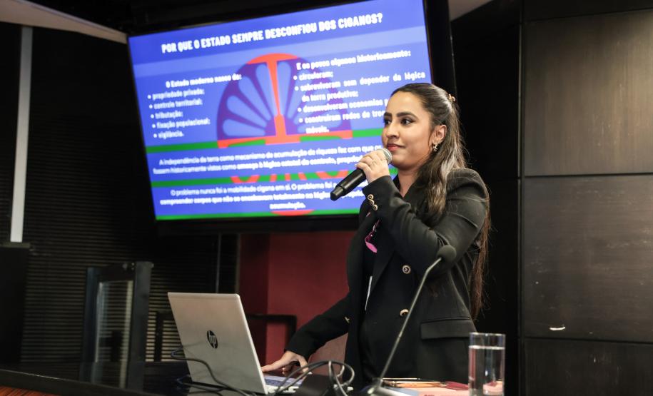 Paraná reforça políticas de inclusão e debate direitos dos povos ciganos em evento estadual