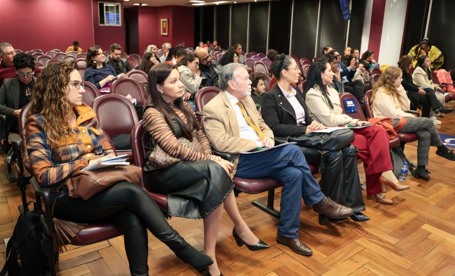 Paraná reforça políticas de inclusão e debate direitos dos povos ciganos em evento estadual