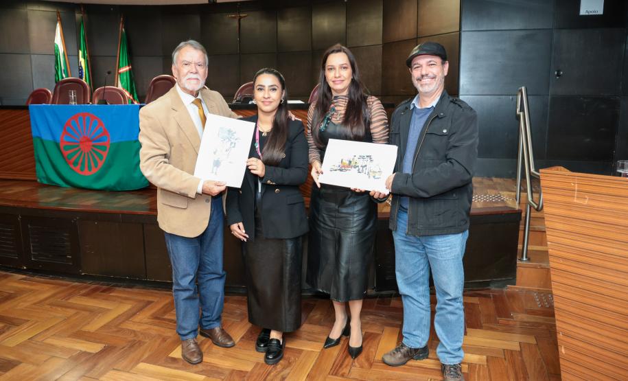 Paraná reforça políticas de inclusão e debate direitos dos povos ciganos em evento estadual
